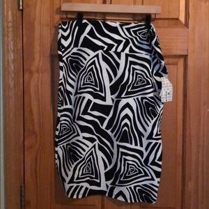 LuLaRoe Cassie, Size L NWT Black & White
